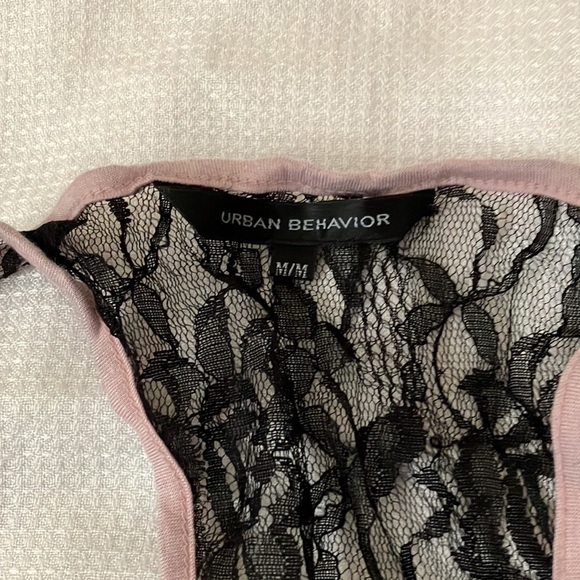 Pink long tank top with lace back - Picture 4 of 4